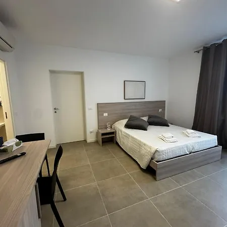 Appia With Free Parking & Direct Bus To Venice Guest house Mestre