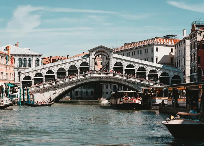 Appia With Free Parking & Direct Bus To Venice Guest house *