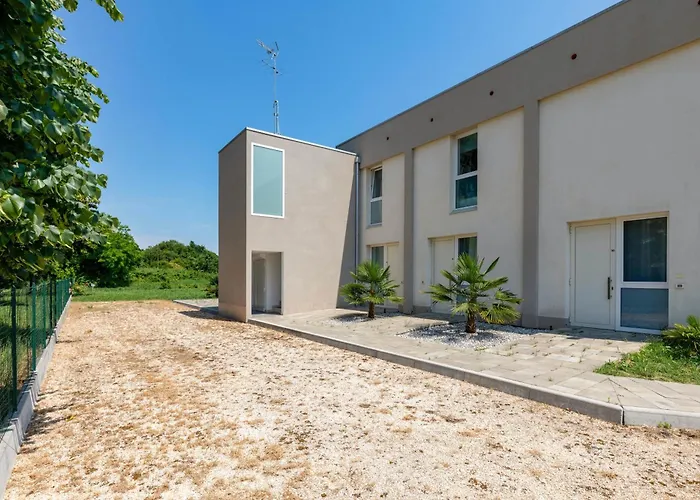 Appia With Free Parking & Direct Bus To Venice Guest house Mestre