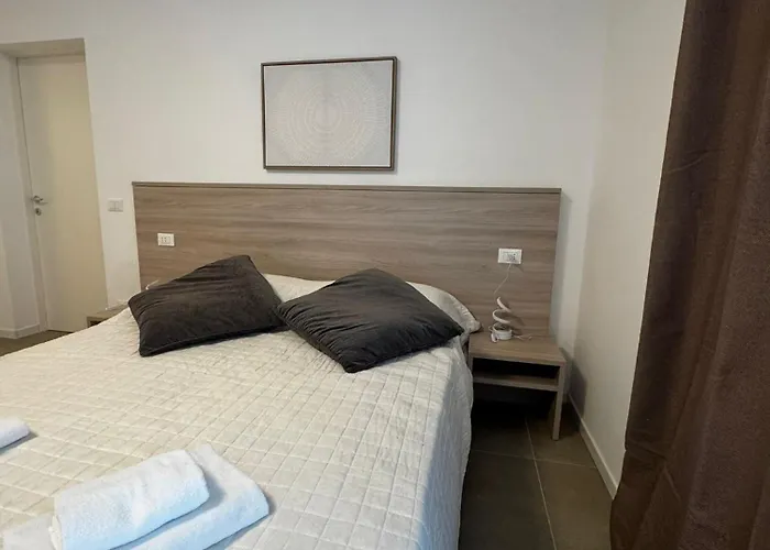 Appia With Free Parking & Direct Bus To Venice