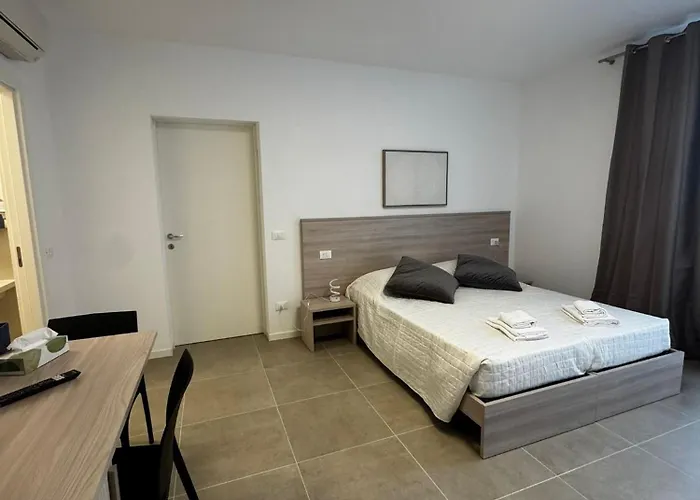 Appia With Free Parking & Direct Bus To Venice Guest house Mestre