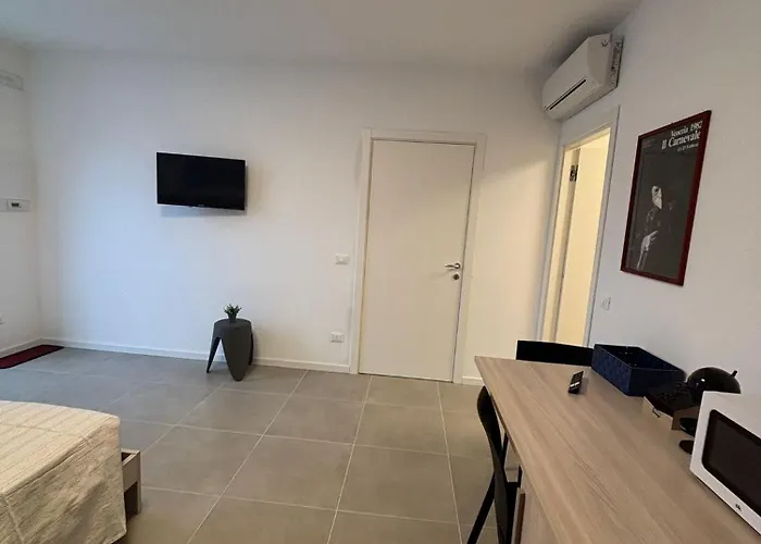 Appia With Free Parking & Direct Bus To Venice